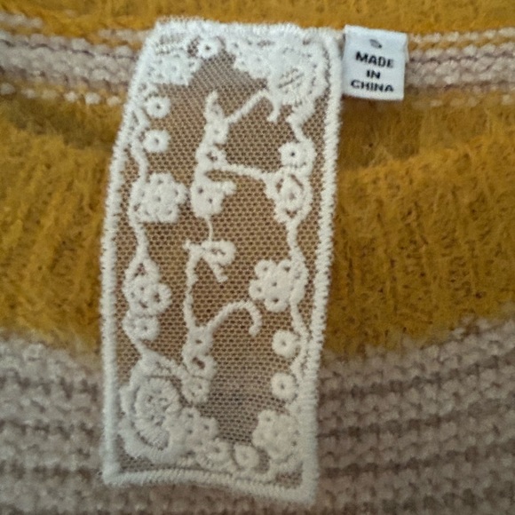 Cropped sweater, golden beige it’s like a mustard color - Picture 2 of 2